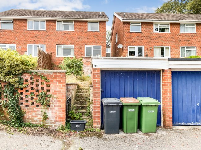 33 Kingsfield Gardens, Lowford, Bursledon, Hampshire, SO31 8AY 9