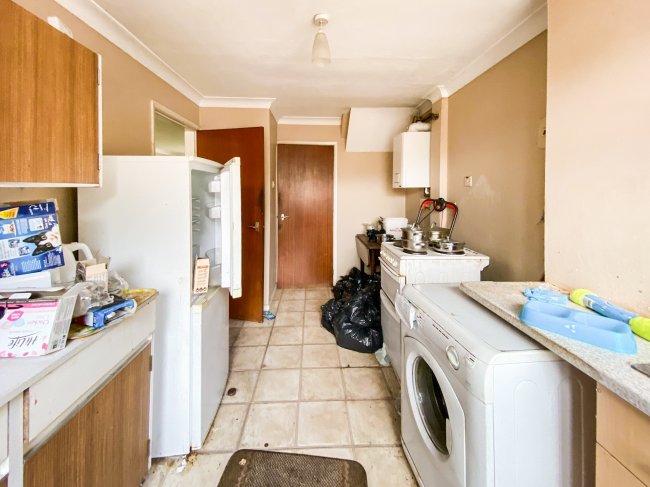 33 Kingsfield Gardens, Lowford, Bursledon, Hampshire, SO31 8AY 9