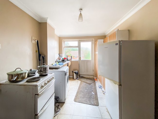 33 Kingsfield Gardens, Lowford, Bursledon, Hampshire, SO31 8AY 9