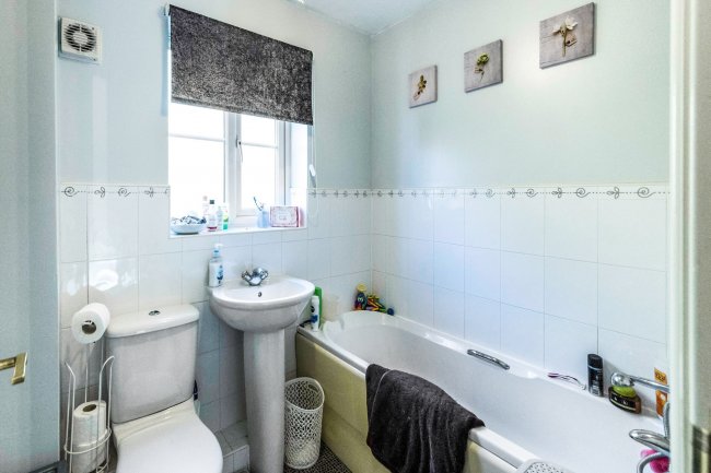 15 Knowles Wood Drive, Chorley, Lancashire PR7 2FE 8