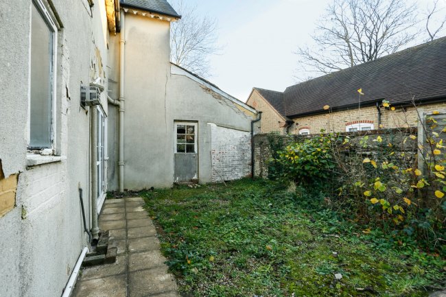 14 Chapel Road, Warlingham, Surrey CR6 9LH 10