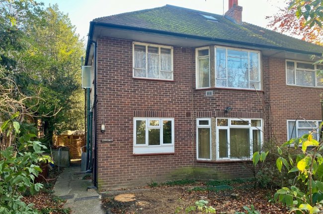 43 Thornbury Road, Isleworth, Middlesex TW7 4LE 5