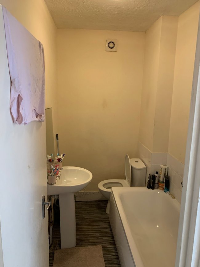 Flat 2, 8 Penshurst Road, Ramsgate, Kent, CT11 8EG
 2