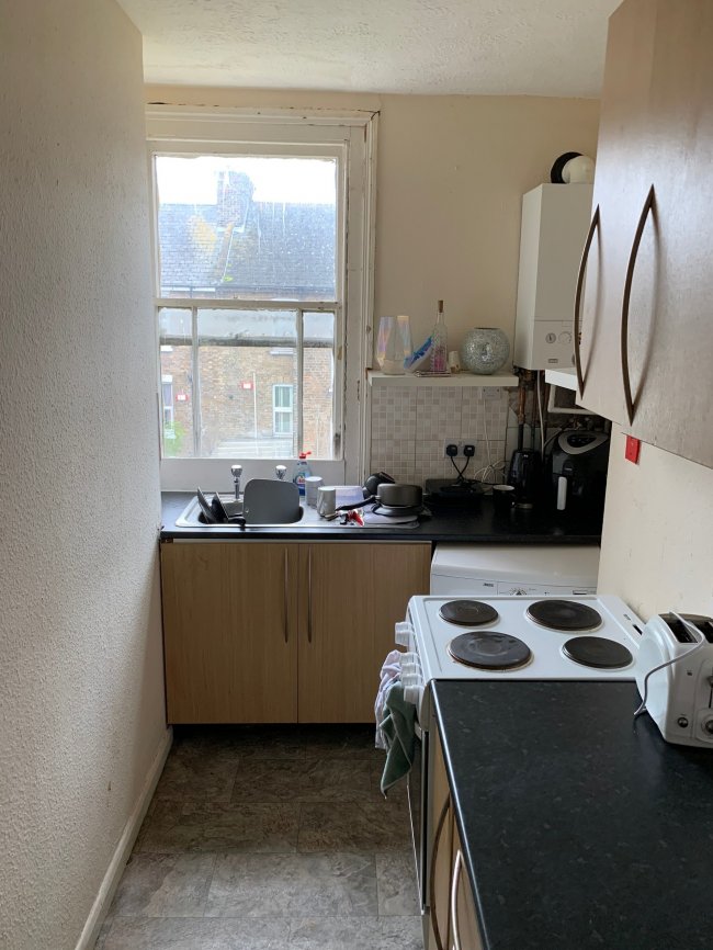 Flat 2, 8 Penshurst Road, Ramsgate, Kent, CT11 8EG
 2