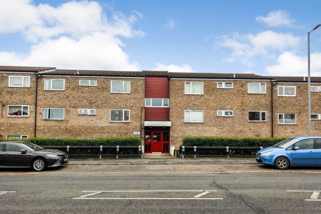 125 Avon Way, Colchester, Essex, CO4 3YJ 2