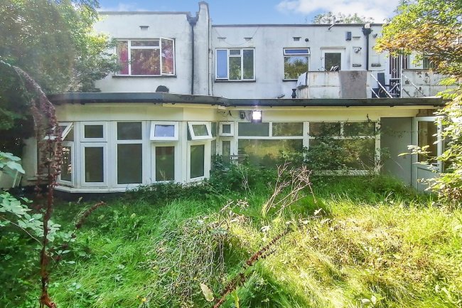 37 Lawns Court, Wembley, Middlesex HA9 9PN
 2