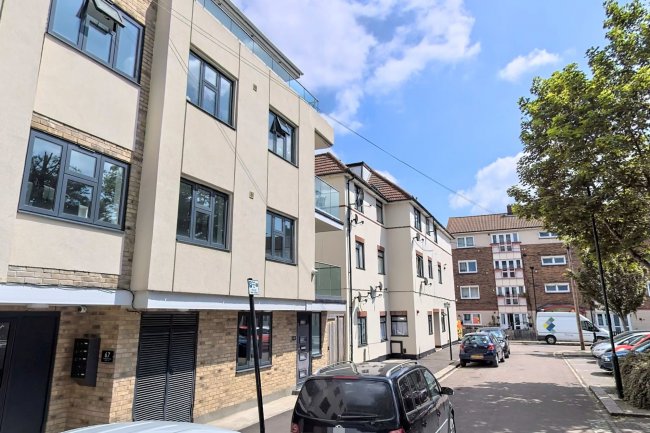 65 Claremont Close, Royal Docks, London, E16 2LR 3