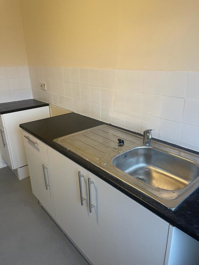 Flat 78, Wentworth Avenue, Slough, Berkshire SL2 2DH
 7