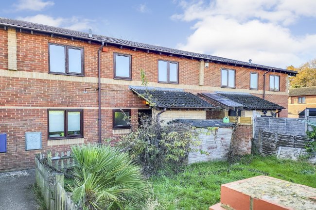 Flat 78, Wentworth Avenue, Slough, Berkshire SL2 2DH
 7