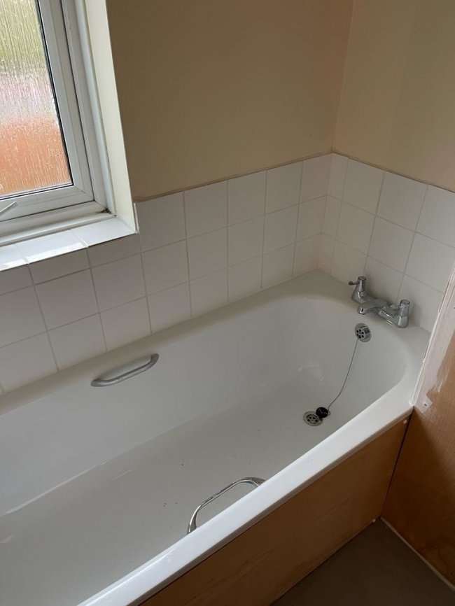 Flat 78, Wentworth Avenue, Slough, Berkshire SL2 2DH
 7