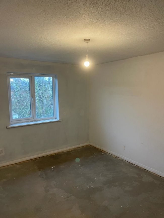 Flat 78, Wentworth Avenue, Slough, Berkshire SL2 2DH
 7