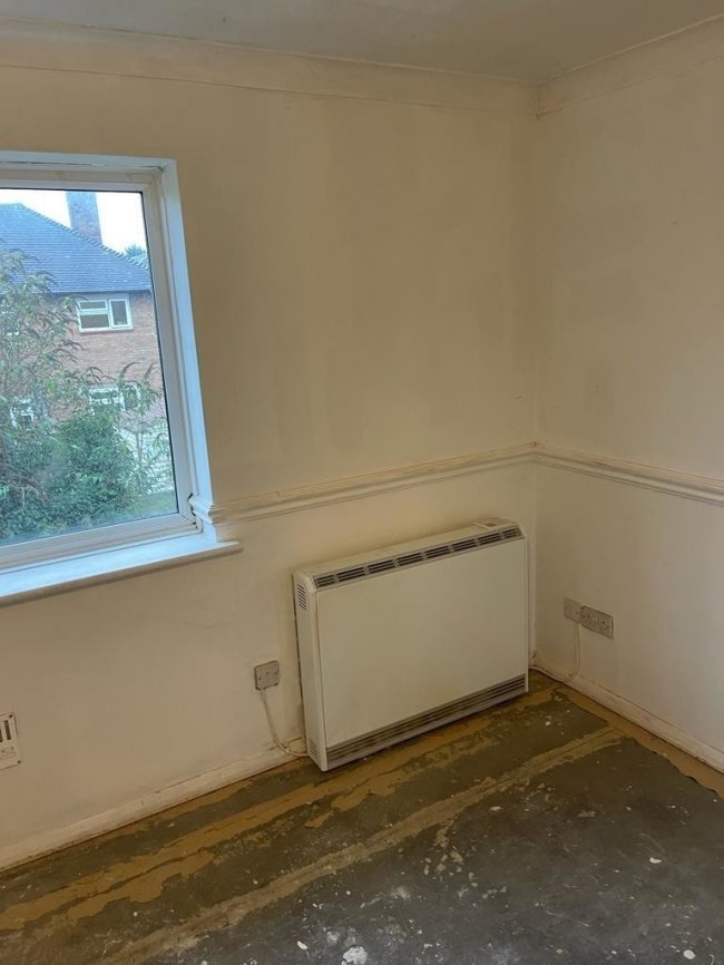 Flat 78, Wentworth Avenue, Slough, Berkshire SL2 2DH
 7