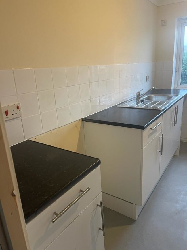 Flat 78, Wentworth Avenue, Slough, Berkshire SL2 2DH
 7