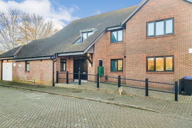 5 Shetland Court, Worthing, West Sussex, BN13 3RL
 1