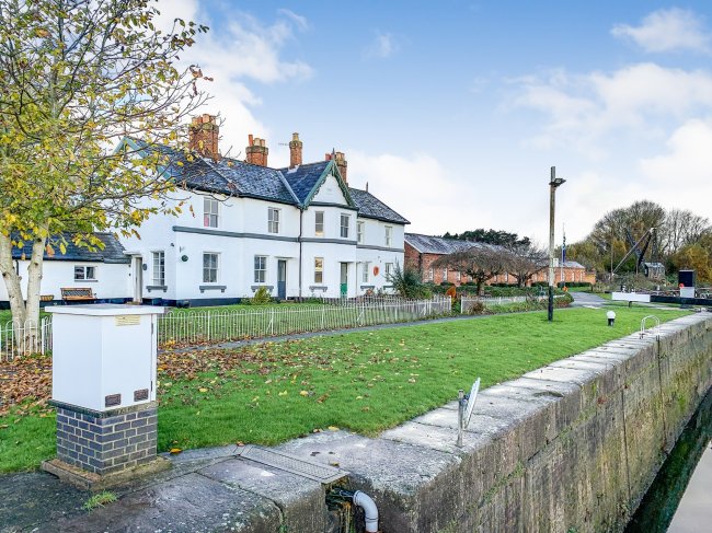 2 Lock Cottage, Diglis Dock Road, Worcester, Worcestershire WR5 3BS 
 7