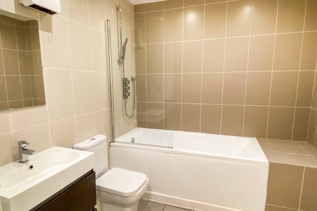 Flat 1a, Unit 3, 202 Wandsworth Road, South Lambeth, London SW8 2EN 8