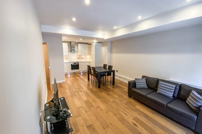 Flat 1a, Unit 3, 202 Wandsworth Road, South Lambeth, London SW8 2EN 8