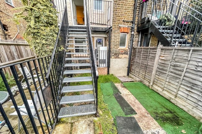 71/71A Marlow Road, Anerley, London, SE20 7YG
 10