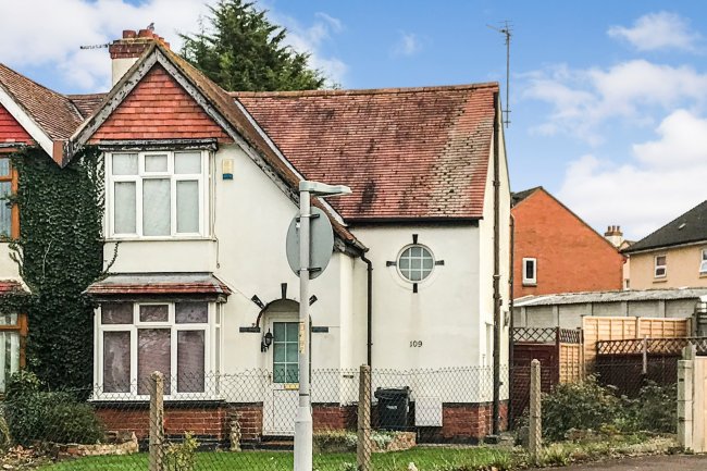 109 Finlay Road, Gloucester, GL4 6TW 1