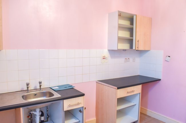 Flat B, 9 Essex Road, Willesden, London NW10 9PE 4