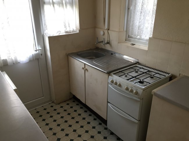 423 Chertsey Road, Twickenham, Middlesex TW2 6LS 9