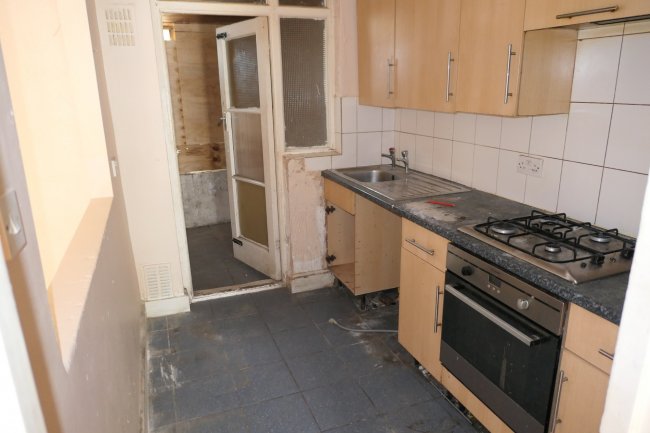 1 Avenue Road, Streatham, London SW16 4HJ 2