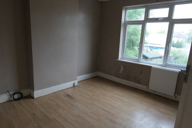 1 Avenue Road, Streatham, London SW16 4HJ 2