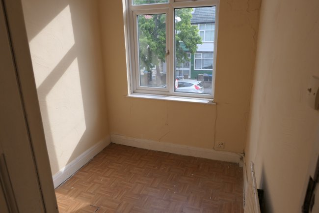 1 Avenue Road, Streatham, London SW16 4HJ 2