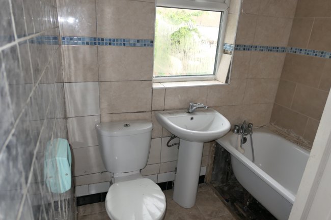 1 Avenue Road, Streatham, London SW16 4HJ 2