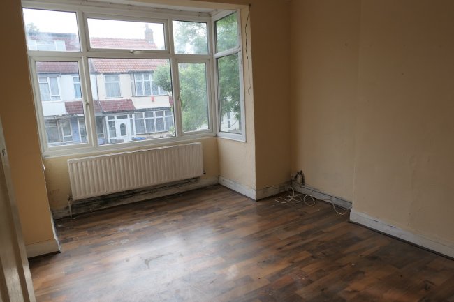 1 Avenue Road, Streatham, London SW16 4HJ 2