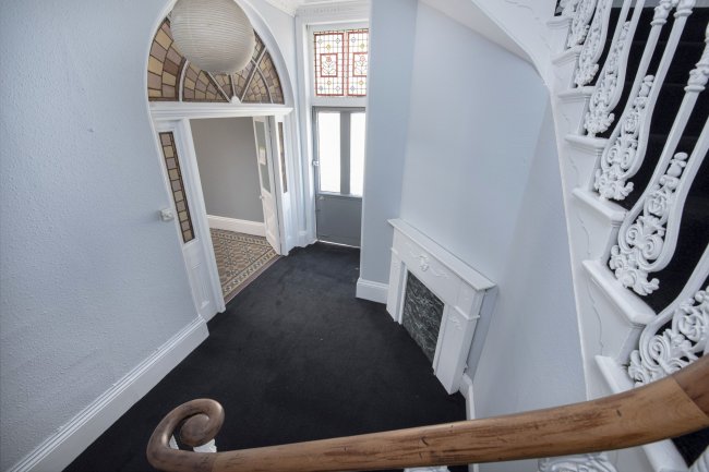 8 Nightingale Mansions, 42-44 Nightingale Lane, Balham, London SW12 8TN 9