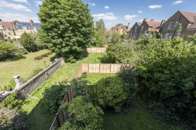 8 Nightingale Mansions, 42-44 Nightingale Lane, Balham, London SW12 8TN 9