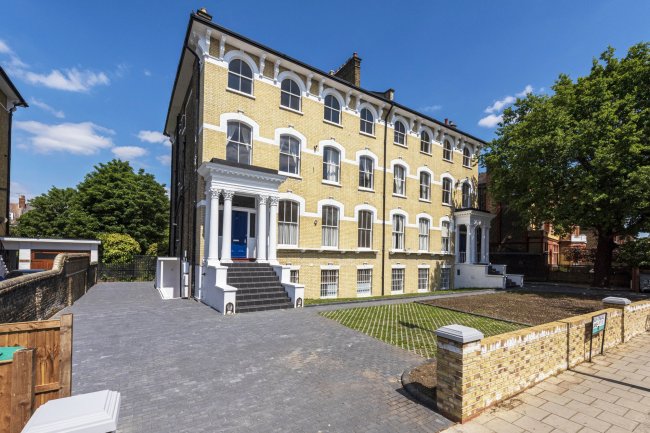 8 Nightingale Mansions, 42-44 Nightingale Lane, Balham, London SW12 8TN 9