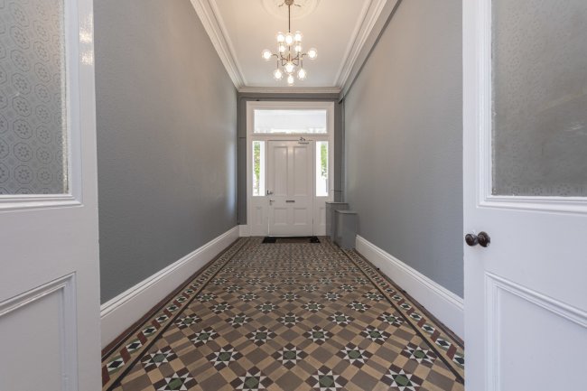 8 Nightingale Mansions, 42-44 Nightingale Lane, Balham, London SW12 8TN 9