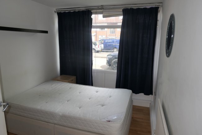 2 Park Farm Close, East Finchley, London N2 0PU
 6