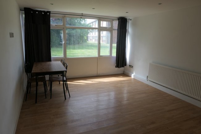 2 Park Farm Close, East Finchley, London N2 0PU
 6