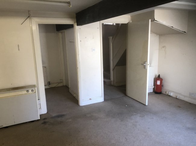 1B North Street, Leatherhead, Surrey KT22 7AX 3