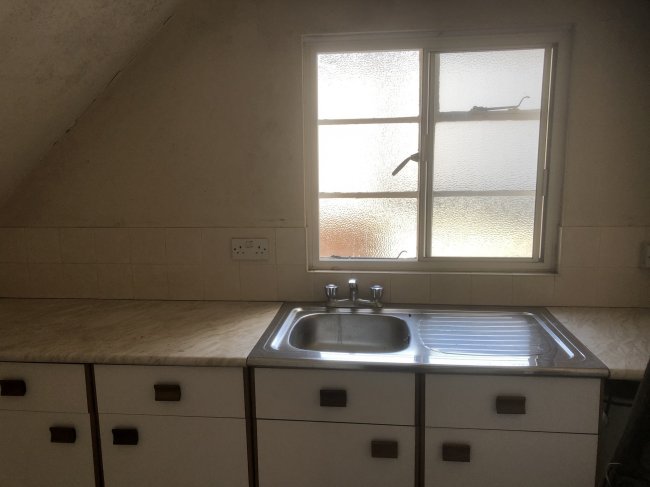 1B North Street, Leatherhead, Surrey KT22 7AX 3