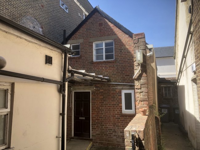 1B North Street, Leatherhead, Surrey KT22 7AX 3