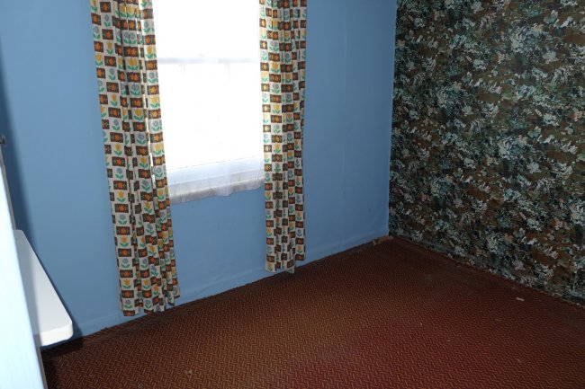 92 Bracken Path, Epsom, Surrey KT18 7SZ 1