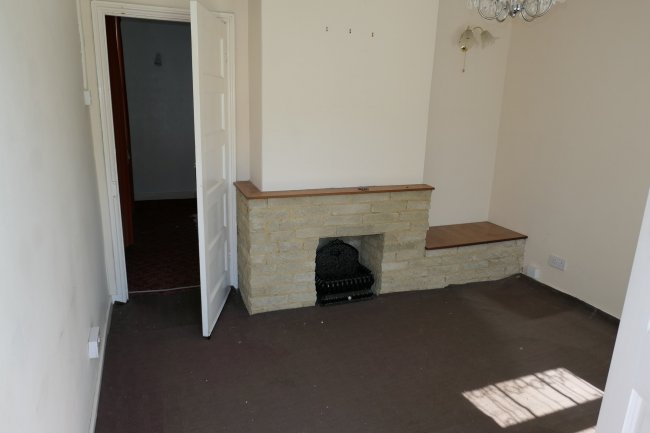 92 Bracken Path, Epsom, Surrey KT18 7SZ 1