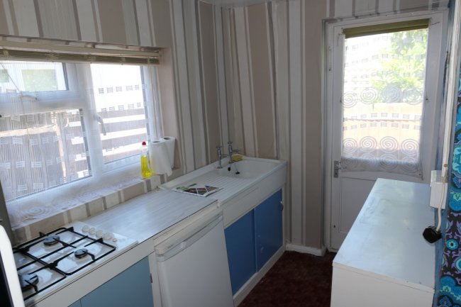 92 Bracken Path, Epsom, Surrey KT18 7SZ 1