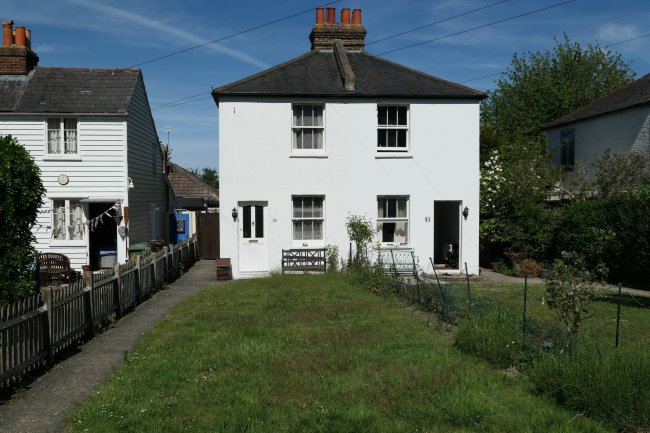 92 Bracken Path, Epsom, Surrey KT18 7SZ 1