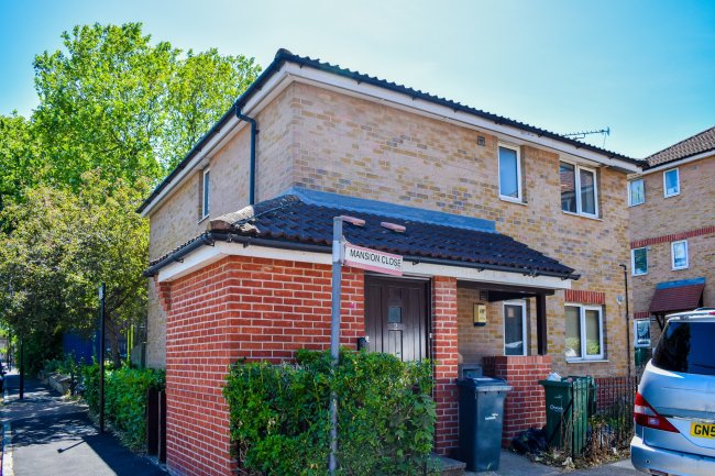 1 Mansion Close, Cowley Road, Stockwell, London SW9 8QJ 2