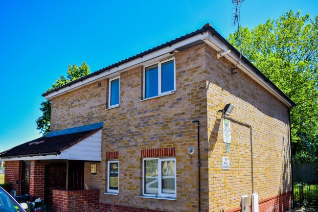 1 Mansion Close, Cowley Road, Stockwell, London SW9 8QJ 2