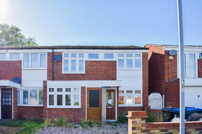 73 Angus Close, Chessington, Surrey KT9 2BN 1