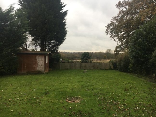 13 Raebarn Gardens, Arkley,  Barnet, Hertfordshire EN5 3DB 10