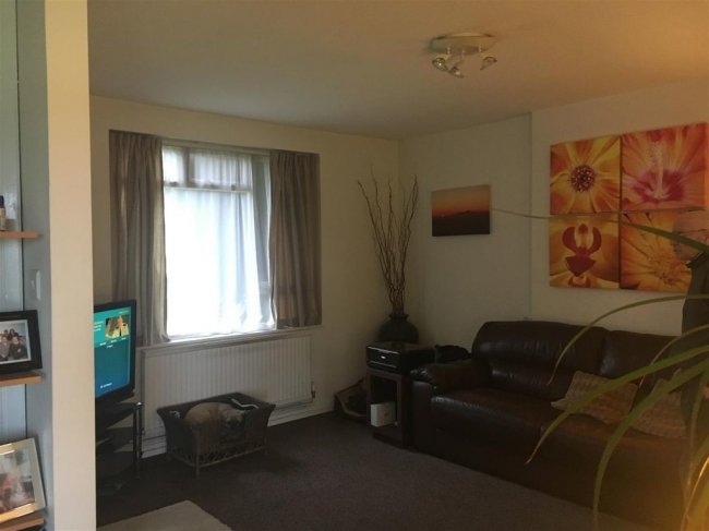 13 Raebarn Gardens, Arkley,  Barnet, Hertfordshire EN5 3DB 10