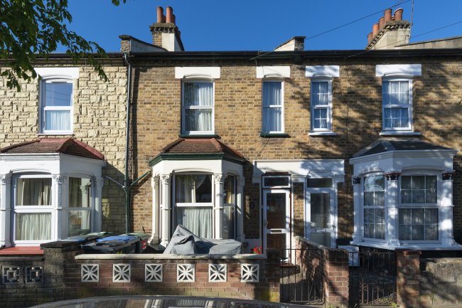 31 Henderson Road, Edmonton, London N9 7QT
 8