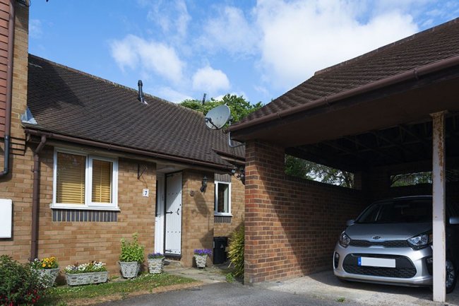 7 Willenhall Drive, Hayes, Middlesex UB3 2UT 5